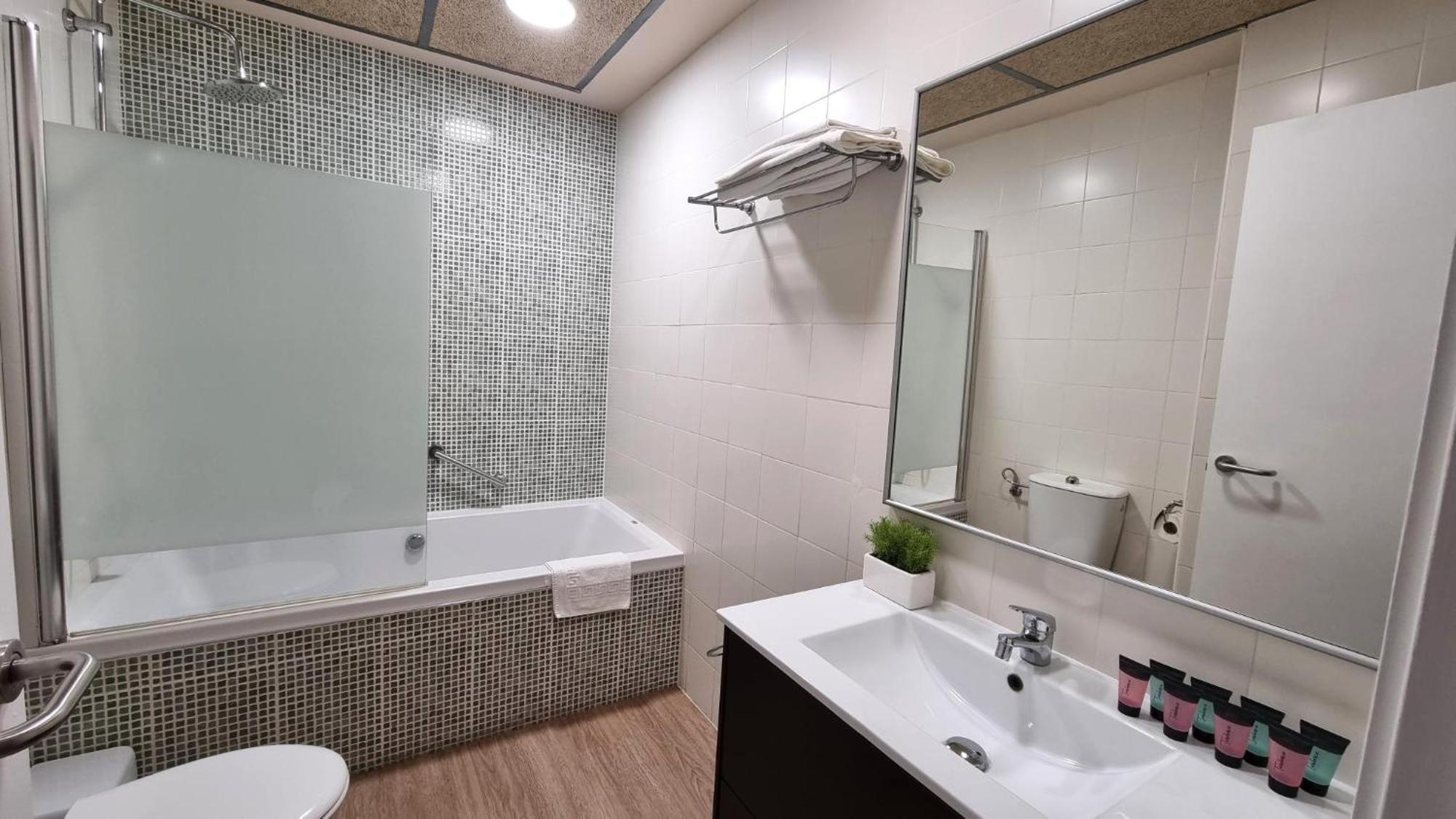 Residencia Universitaria Resa Damia Bonet Valencia Buitenkant foto