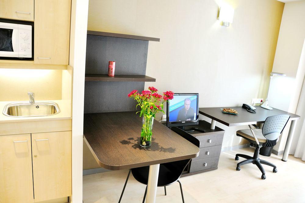 Residencia Universitaria Resa Damia Bonet Valencia Buitenkant foto