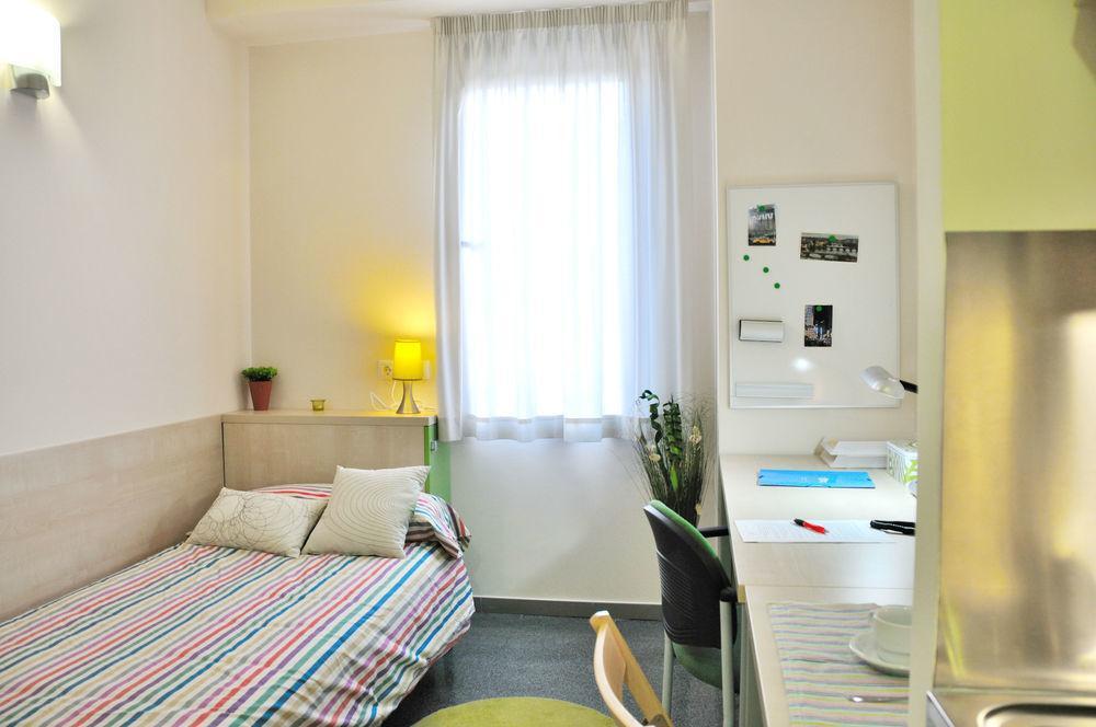 Residencia Universitaria Resa Damia Bonet Valencia Buitenkant foto