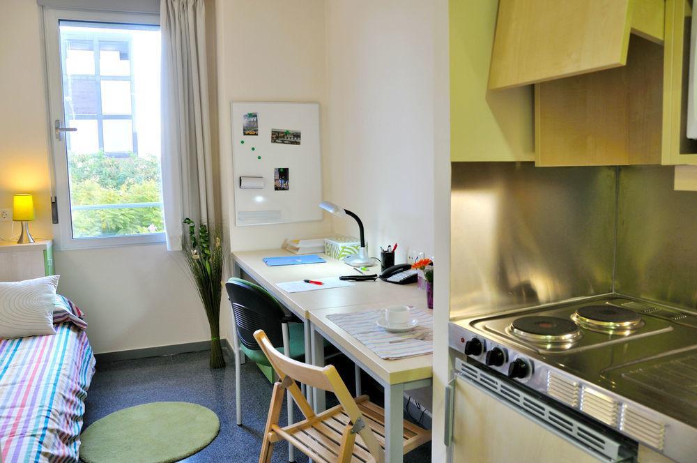 Residencia Universitaria Resa Damia Bonet Valencia Buitenkant foto