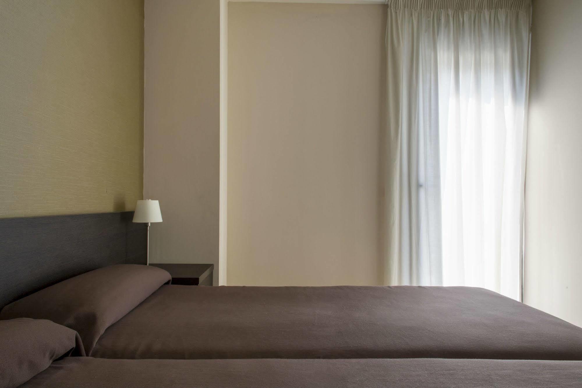Residencia Universitaria Resa Damia Bonet Valencia Buitenkant foto